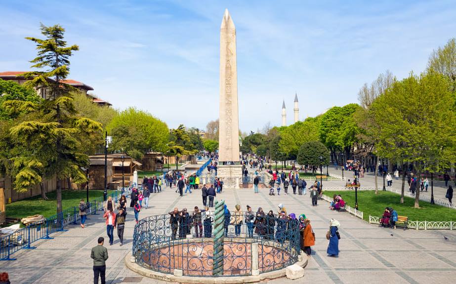 Площадь Султанахмет в Стамбуле